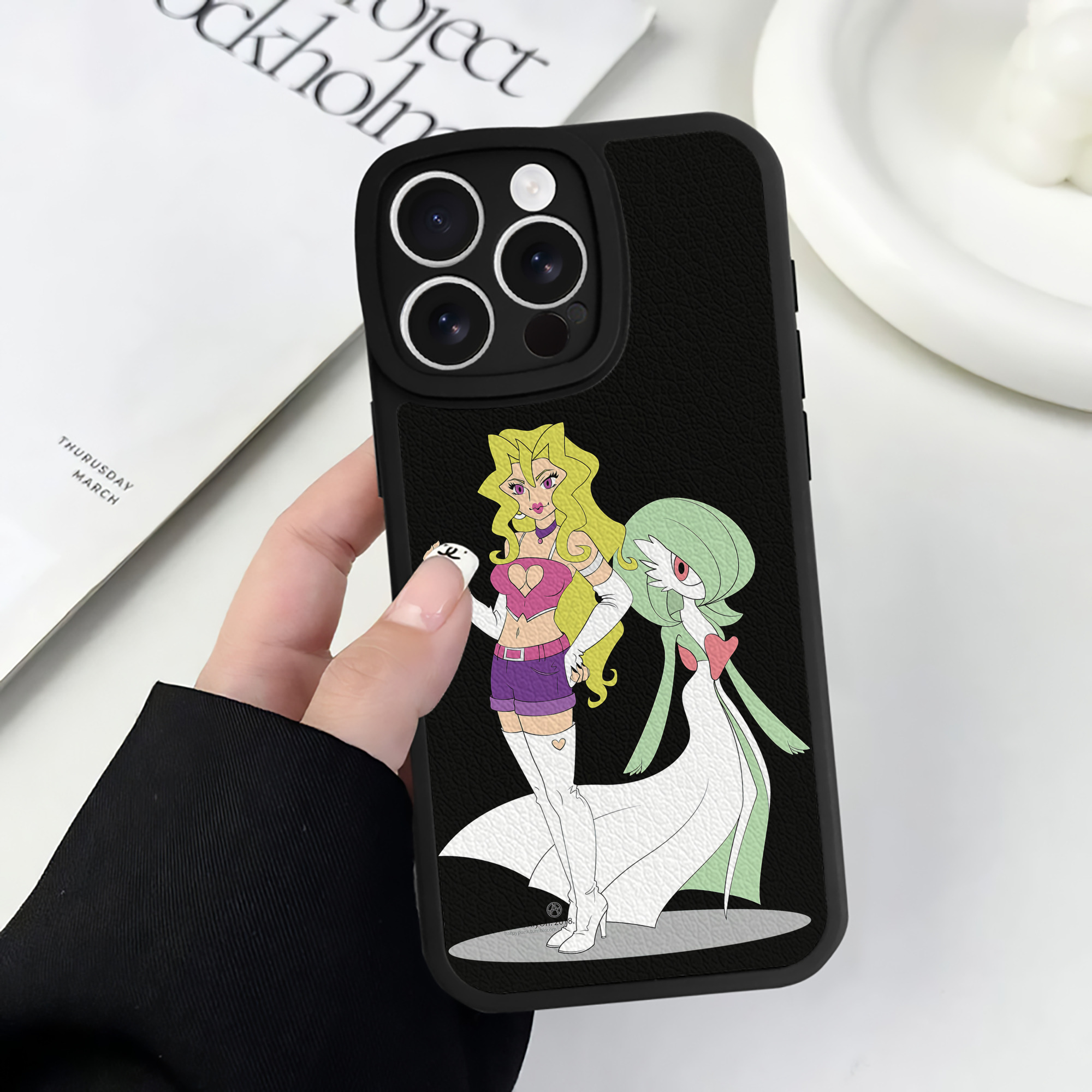 遊☆戯☆王 Yu-Gi-Oh! 【iPhone 16シリーズ対応】シリコンスマホケース（レザー調） 材質：シリコン